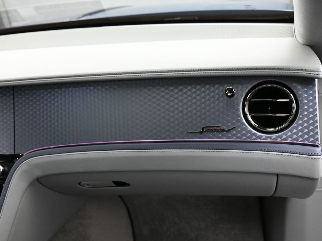 Used 2025 Bentley Flying Spur Plug-In Hybrid image 36