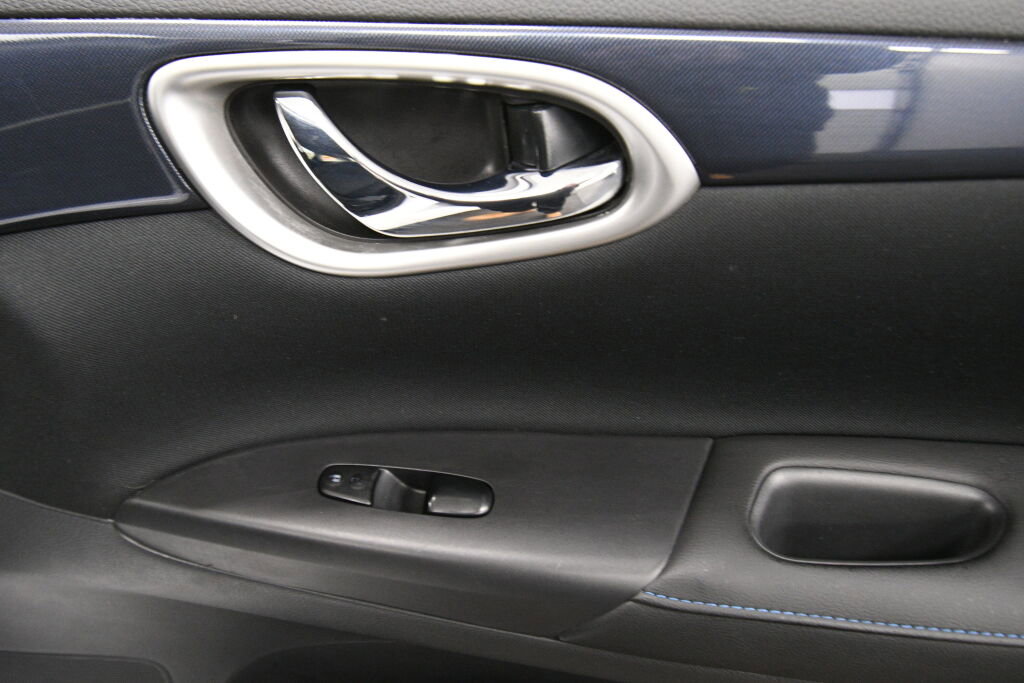 Used 2018 Nissan Sentra SR w/ Technology Package image 27