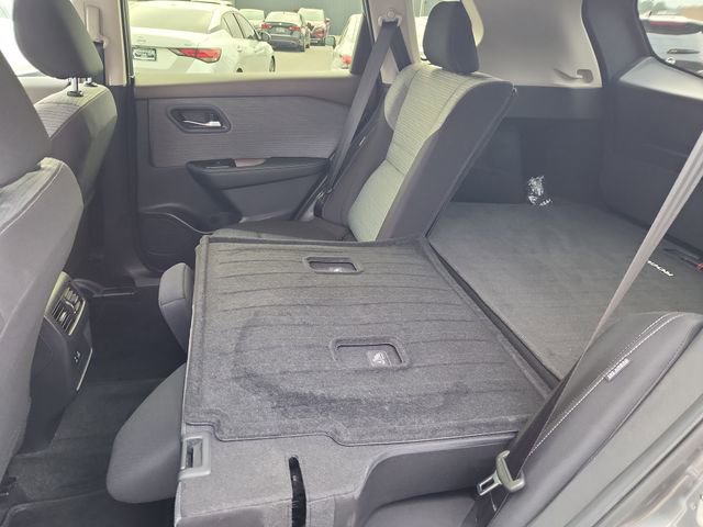 Used 2023 Nissan Rogue SV image 29