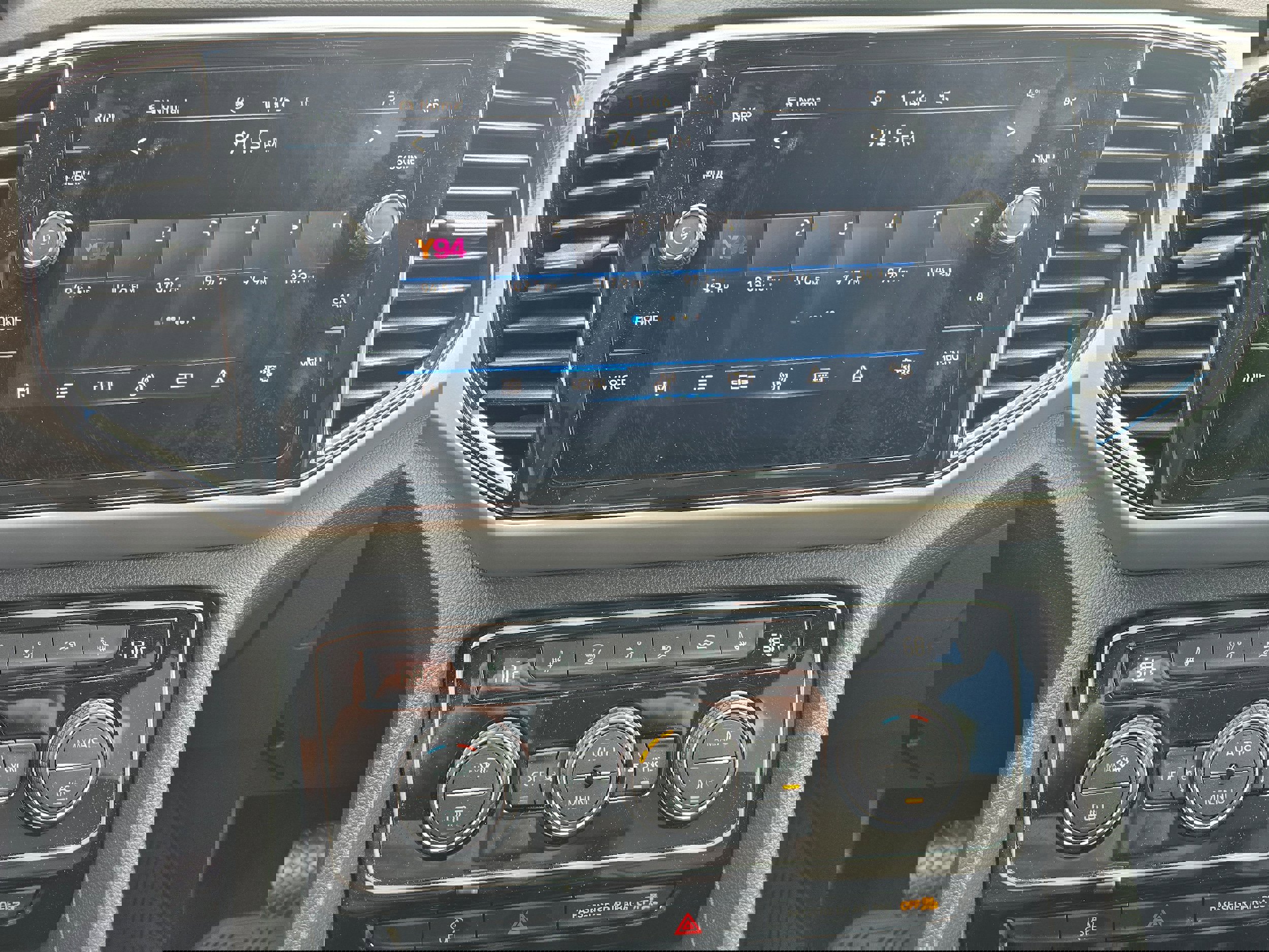 Certified 2022 Volkswagen Atlas Cross Sport SE image 20