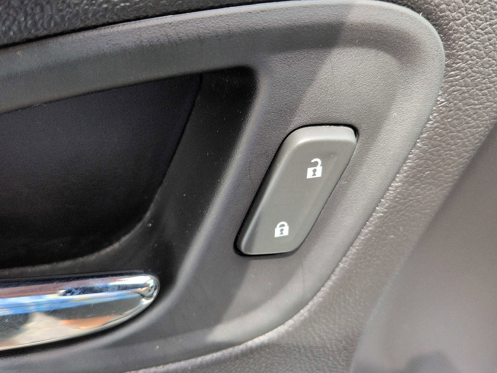 Used 2017 Chevrolet Colorado LT w/ LT Convenience Package RWD image 15