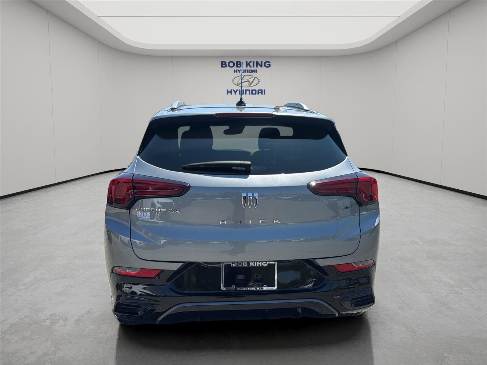Used 2024 Buick Encore GX Sport Touring FWD image 4