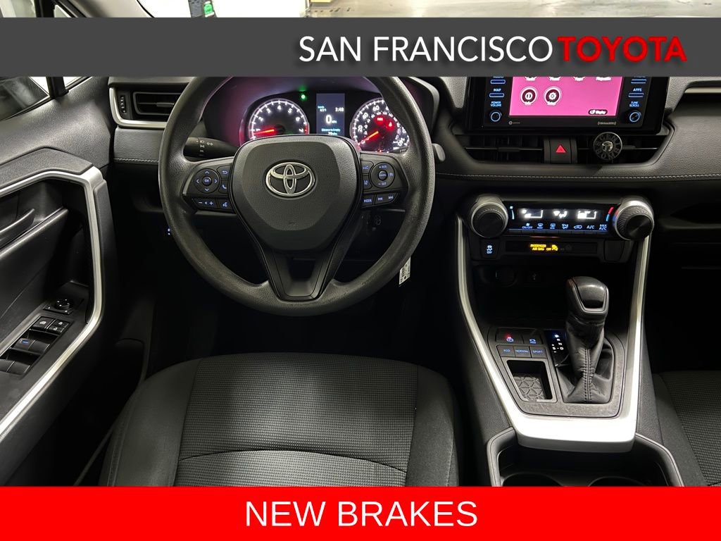 Used 2021 Toyota RAV4 LE image 27