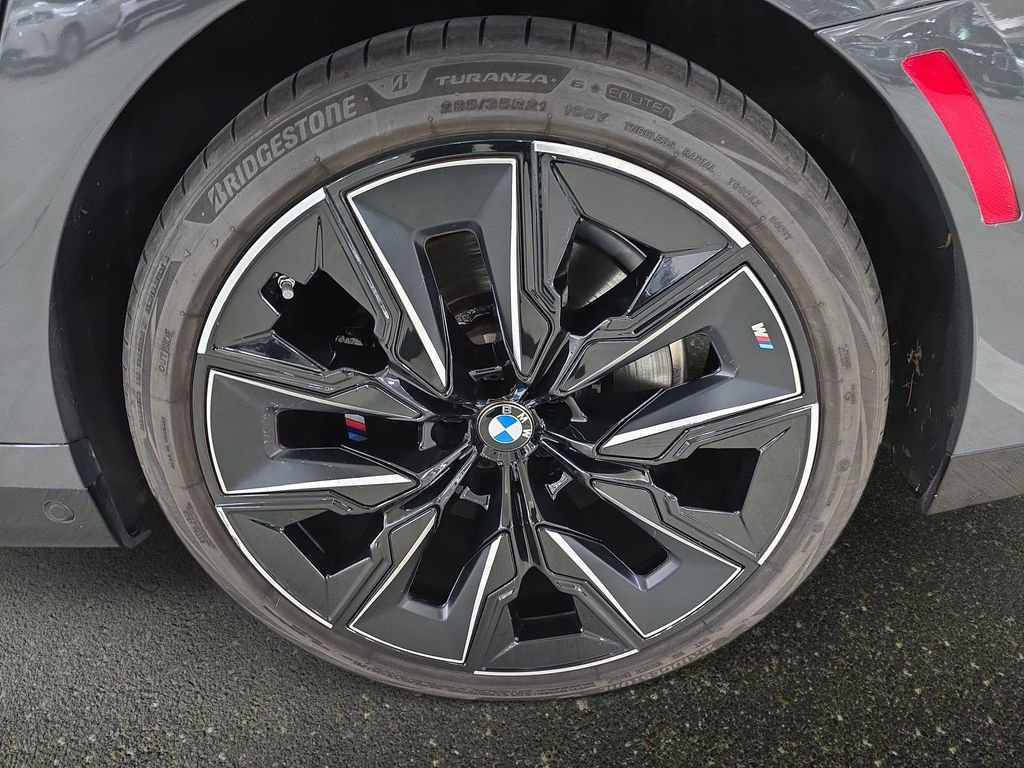 Certified 2023 BMW 740i w/ Parking Assistance Package image 32
