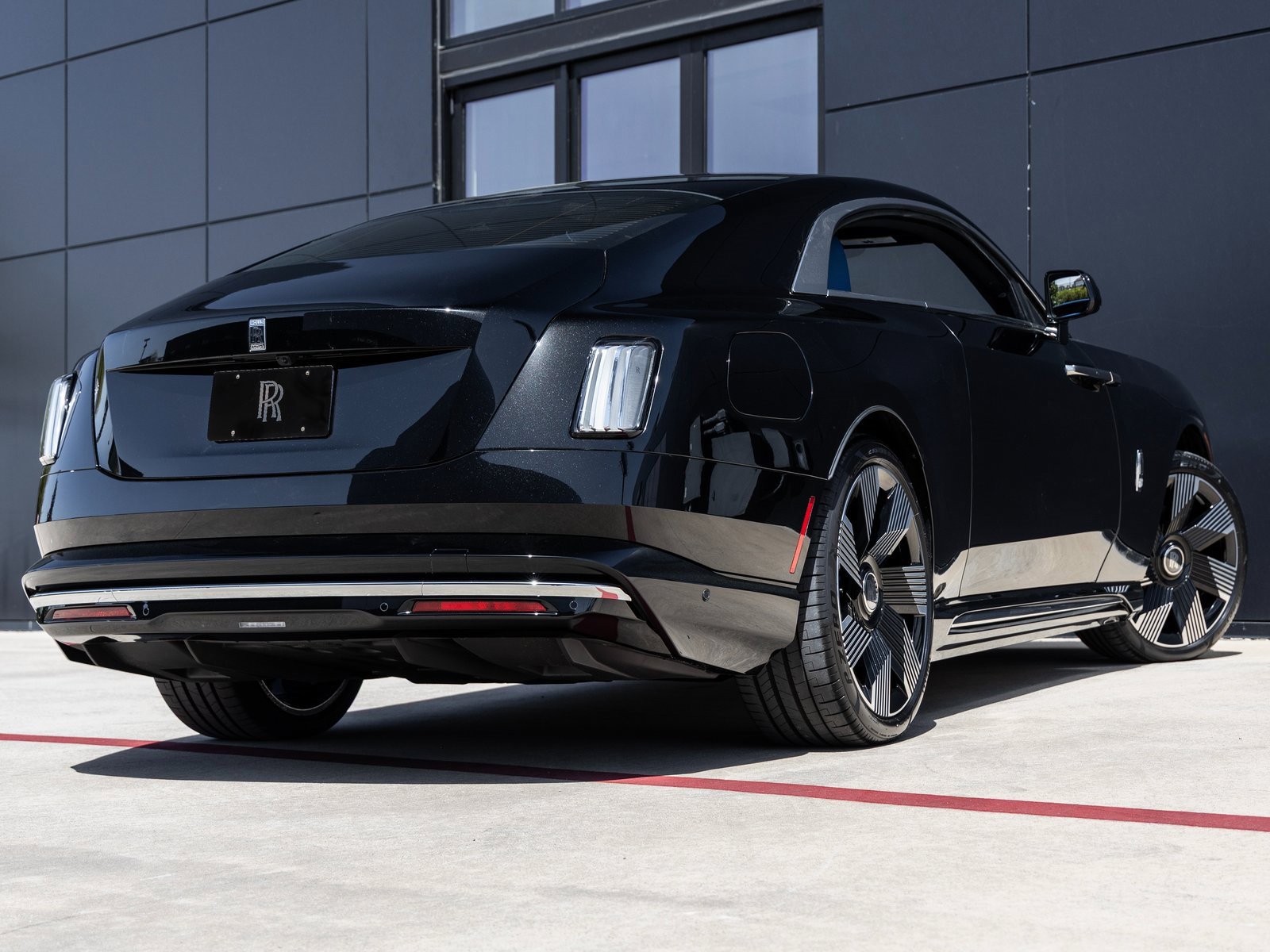 New 2025 Rolls-Royce Spectre image 2