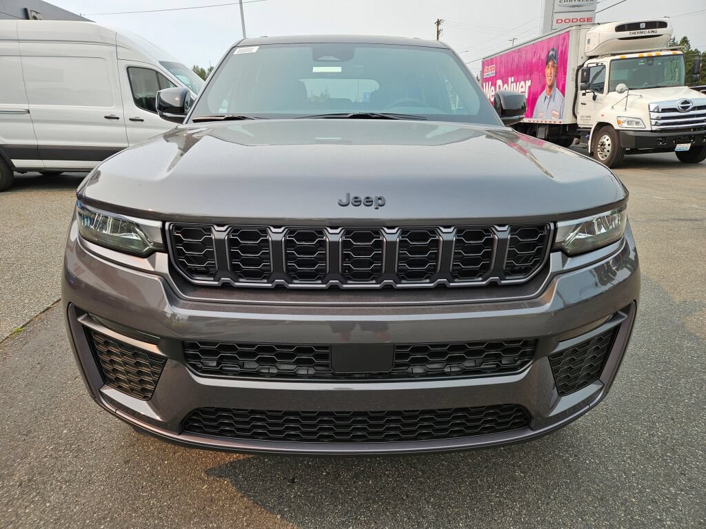 New 2026 Jeep Grand Cherokee Limited w/ Limited Altitude Package AWD/4WD image 8