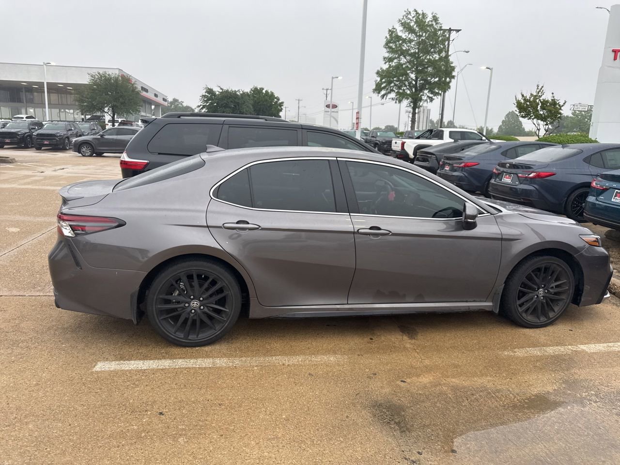 Used 2023 Toyota Camry XSE FWD image 3