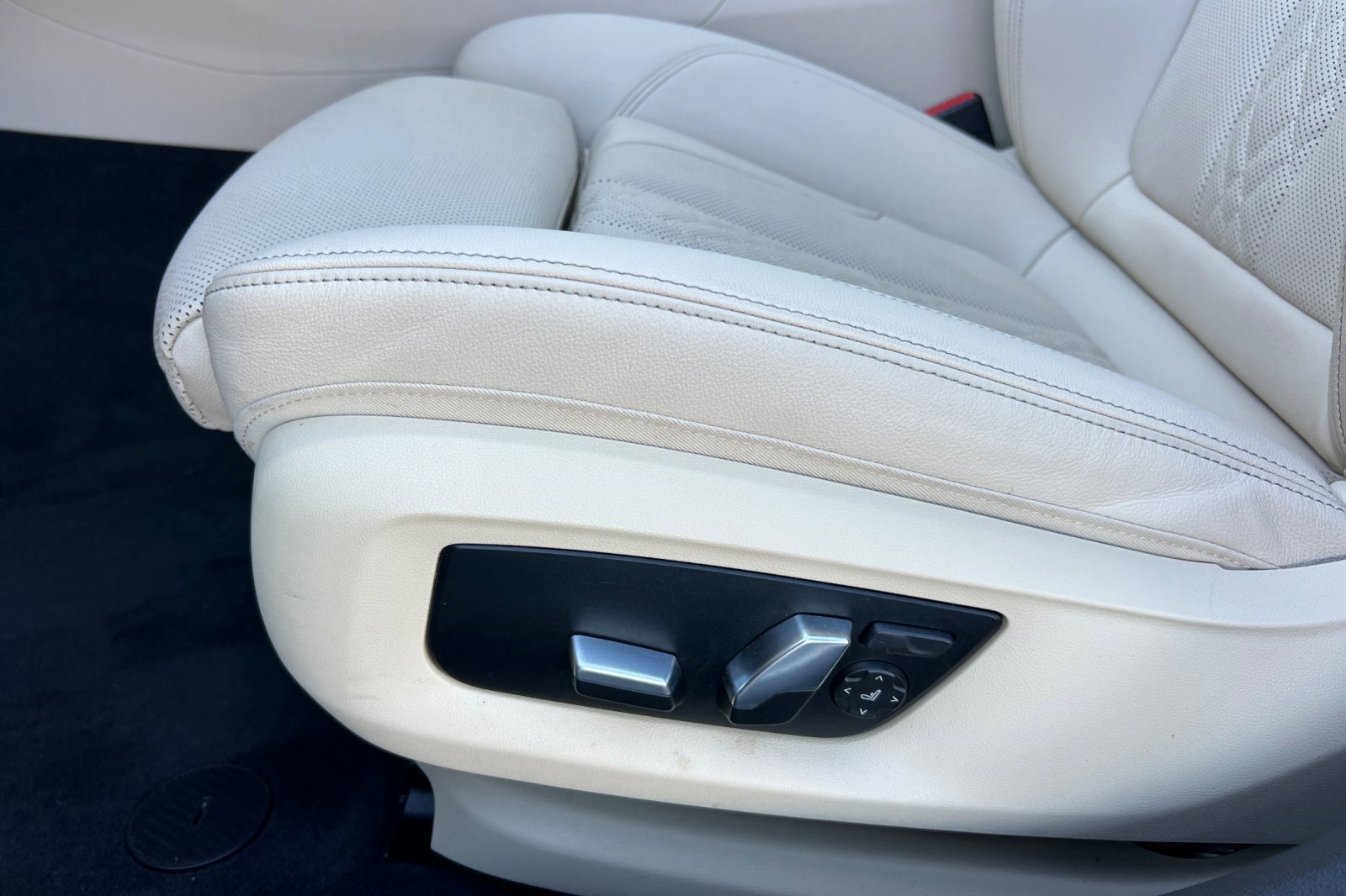 Certified 2023 BMW 530i xDrive w/ Executive Package image 14