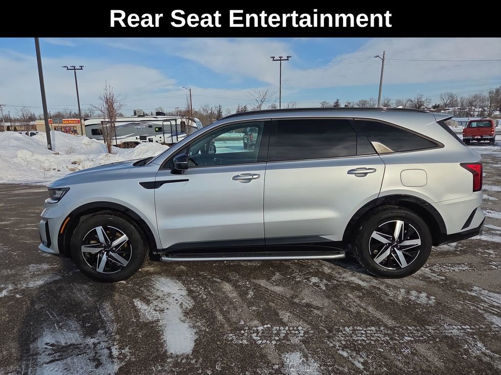 Used 2022 Kia Sorento S w/ Panoramic Sunroof Package image 2