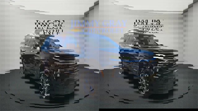 Used 2025 Chevrolet Traverse LT