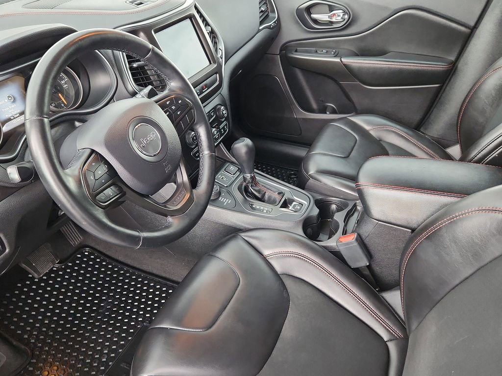 Used 2019 Jeep Cherokee Trailhawk w/ Cold Weather Group image 8