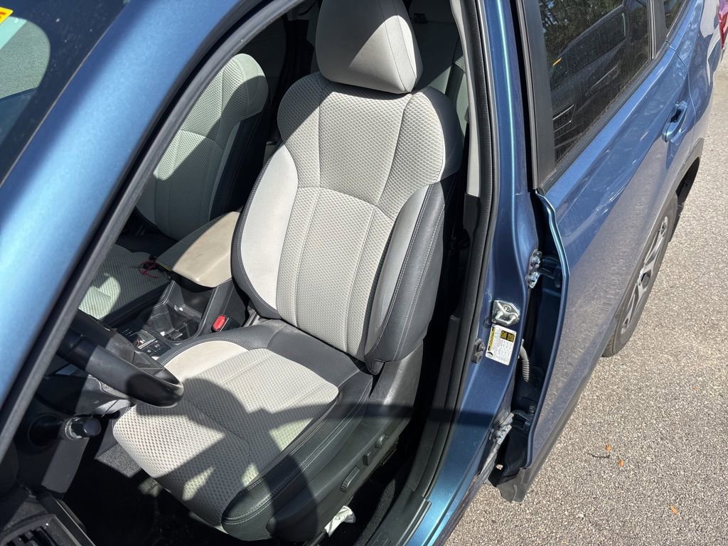 Used 2022 Subaru Forester Premium w/ Popular Package #3 image 3