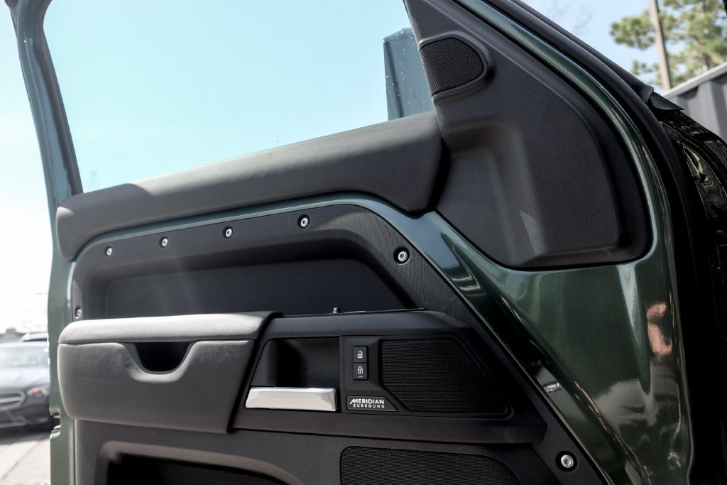 New 2026 Land Rover Defender 110 X-Dynamic SE AWD/4WD image 11
