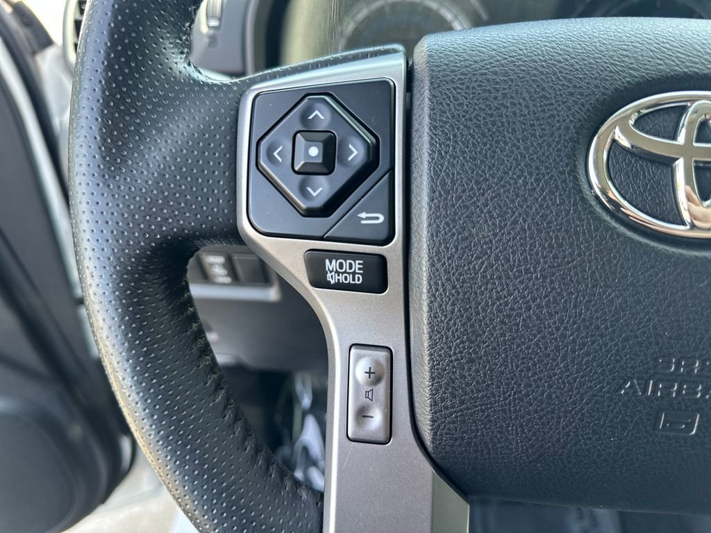 Used 2018 Toyota 4Runner SR5 AWD/4WD image 19