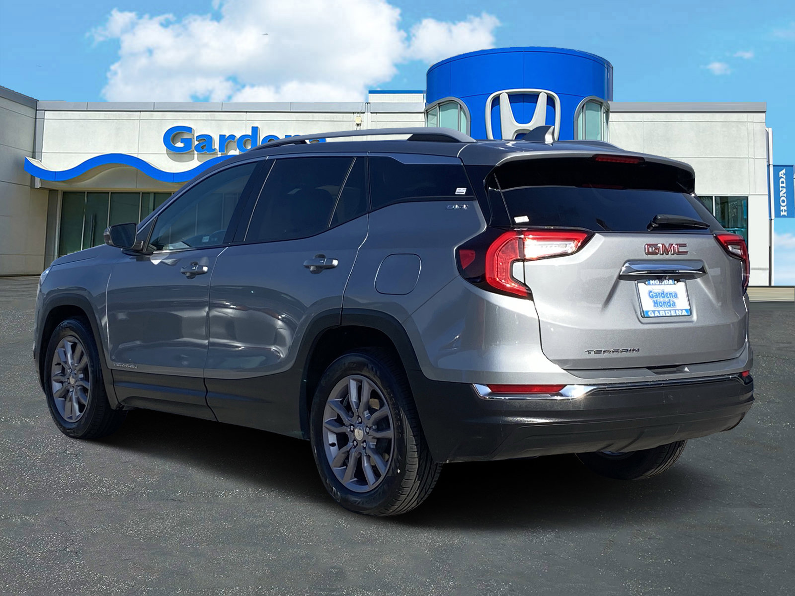 Used 2023 GMC Terrain SLT image 4