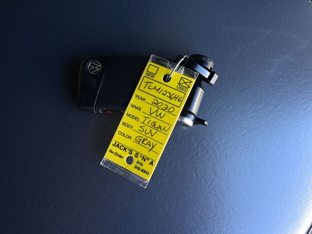 Used 2020 Volkswagen Tiguan SEL AWD/4WD image 22