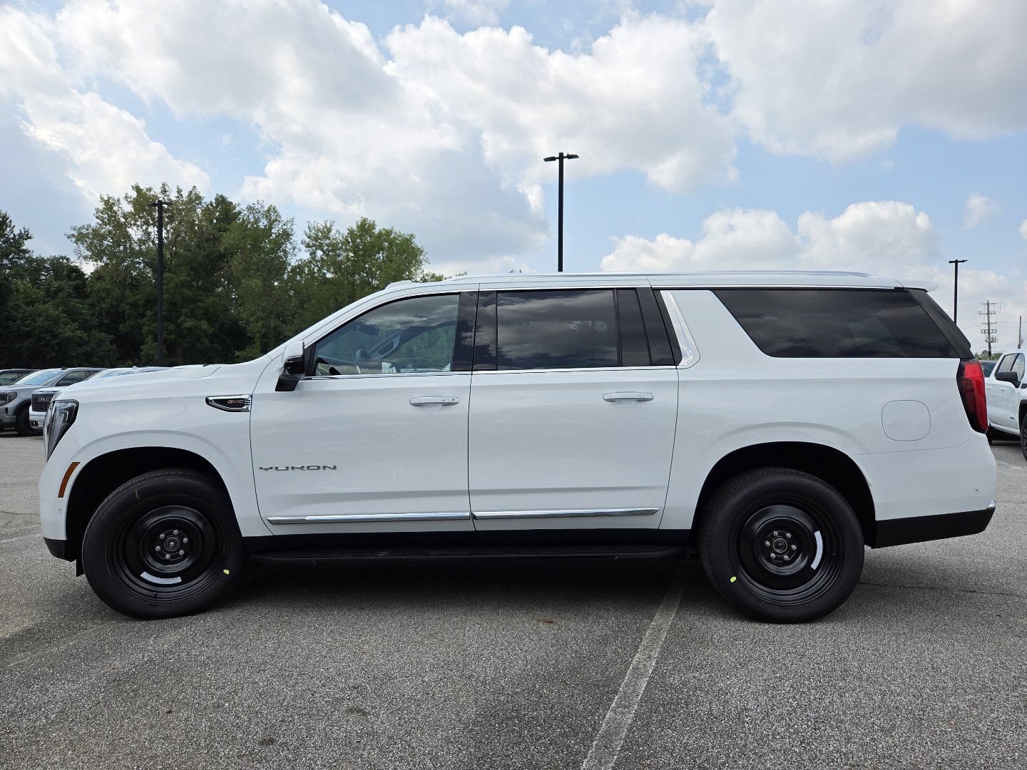 New 2026 GMC Yukon XL Elevation w/ LPO, Elevation Black Package AWD/4WD image 16