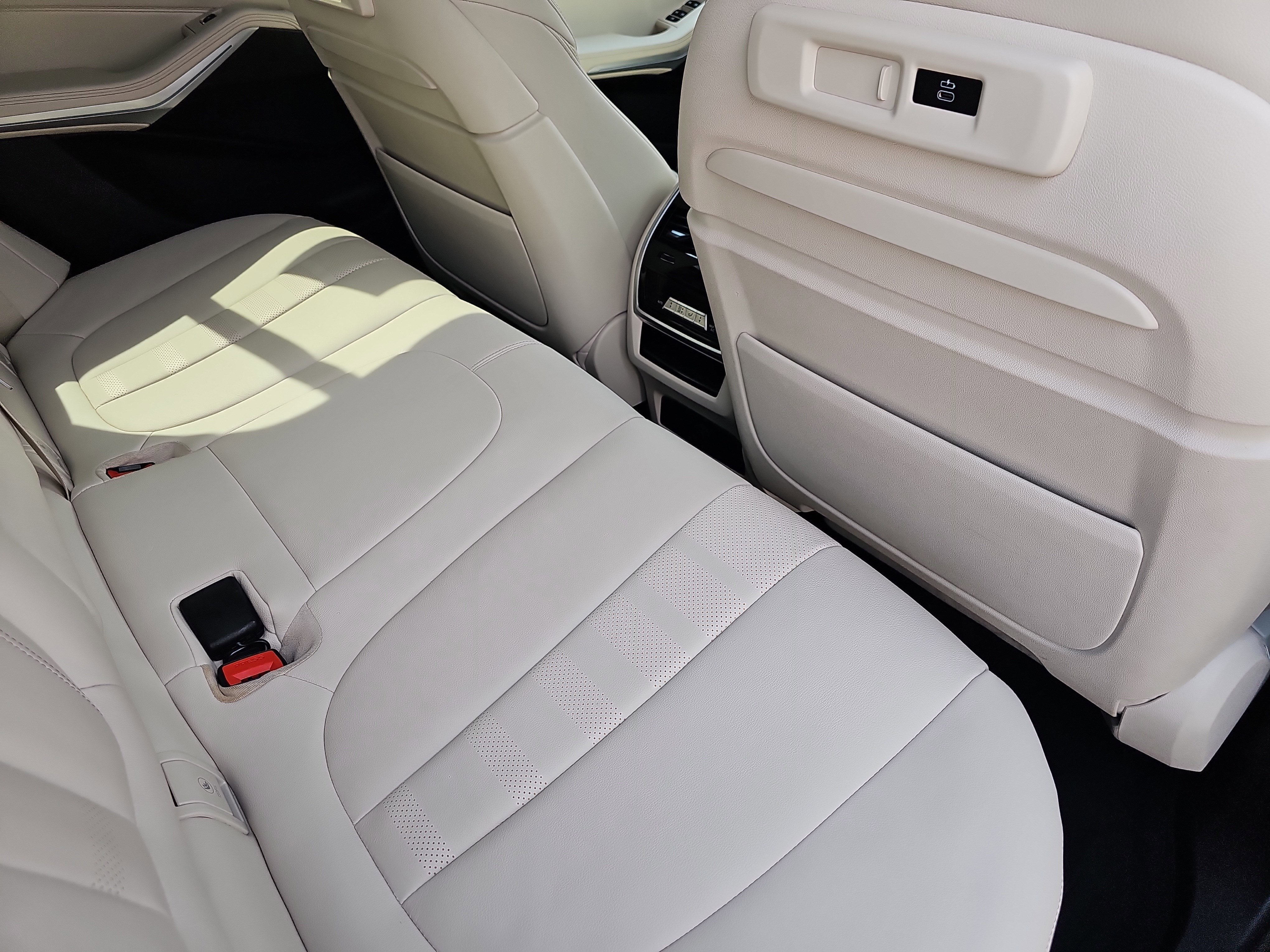 Used 2020 BMW X5 xDrive40i w/ Premium Package AWD/4WD image 11