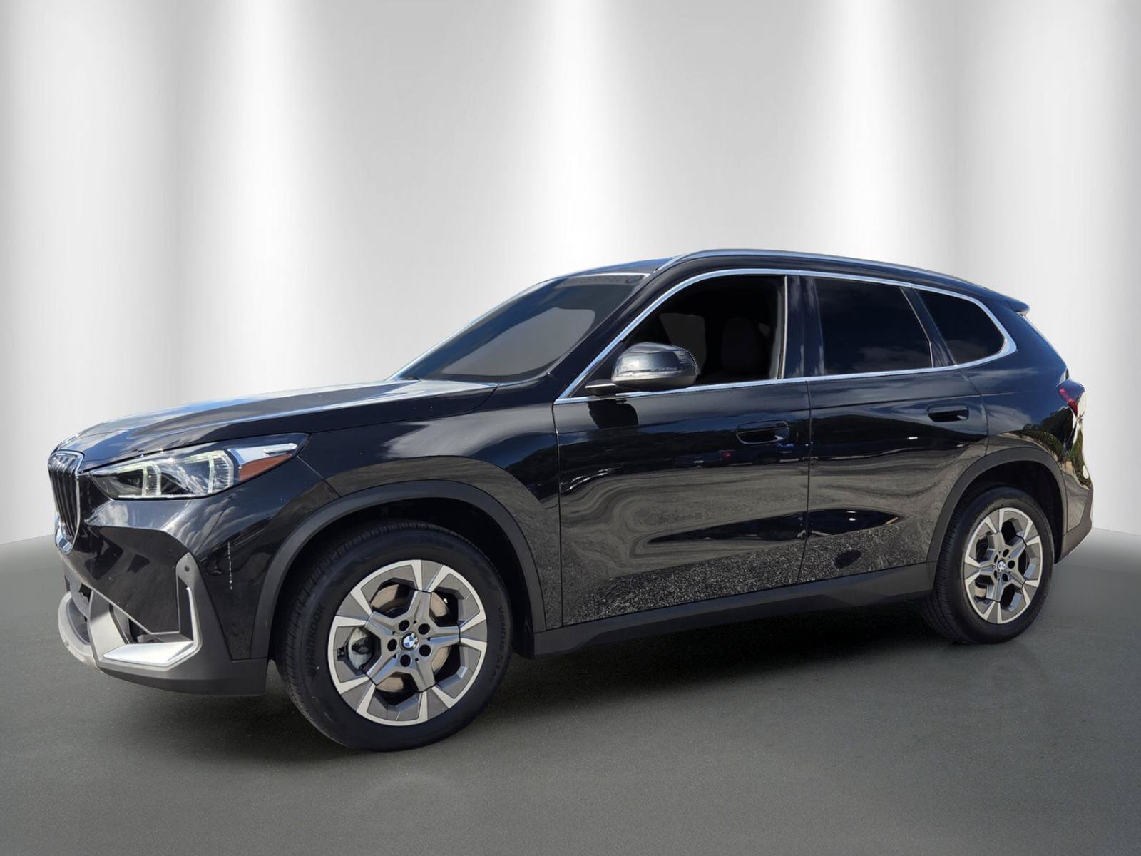 Used 2023 BMW X1 xDrive28i w/ Convenience Package AWD/4WD image 3