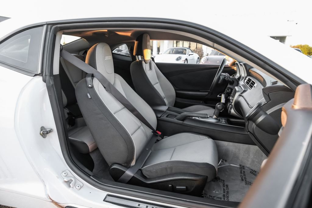 Used 2015 Chevrolet Camaro SS w/ Rear Vision Package image 32