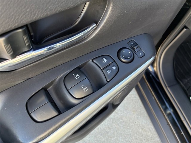 Used 2020 Nissan Kicks SR image 19