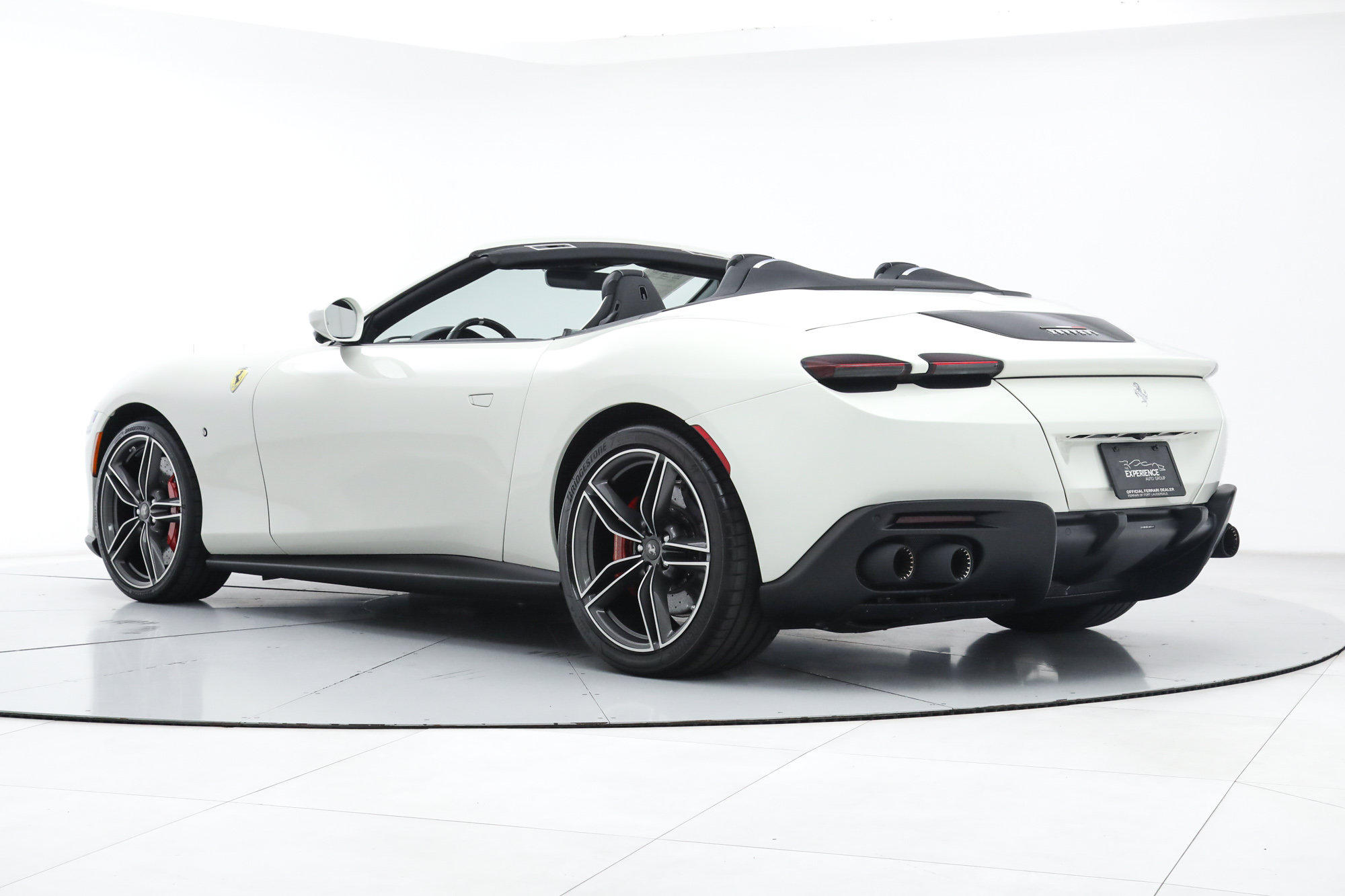Certified 2025 Ferrari Roma Spider RWD image 8