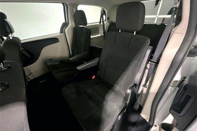 Used 2019 Dodge Grand Caravan SE w/ UConnect Hands-Free Group image 23