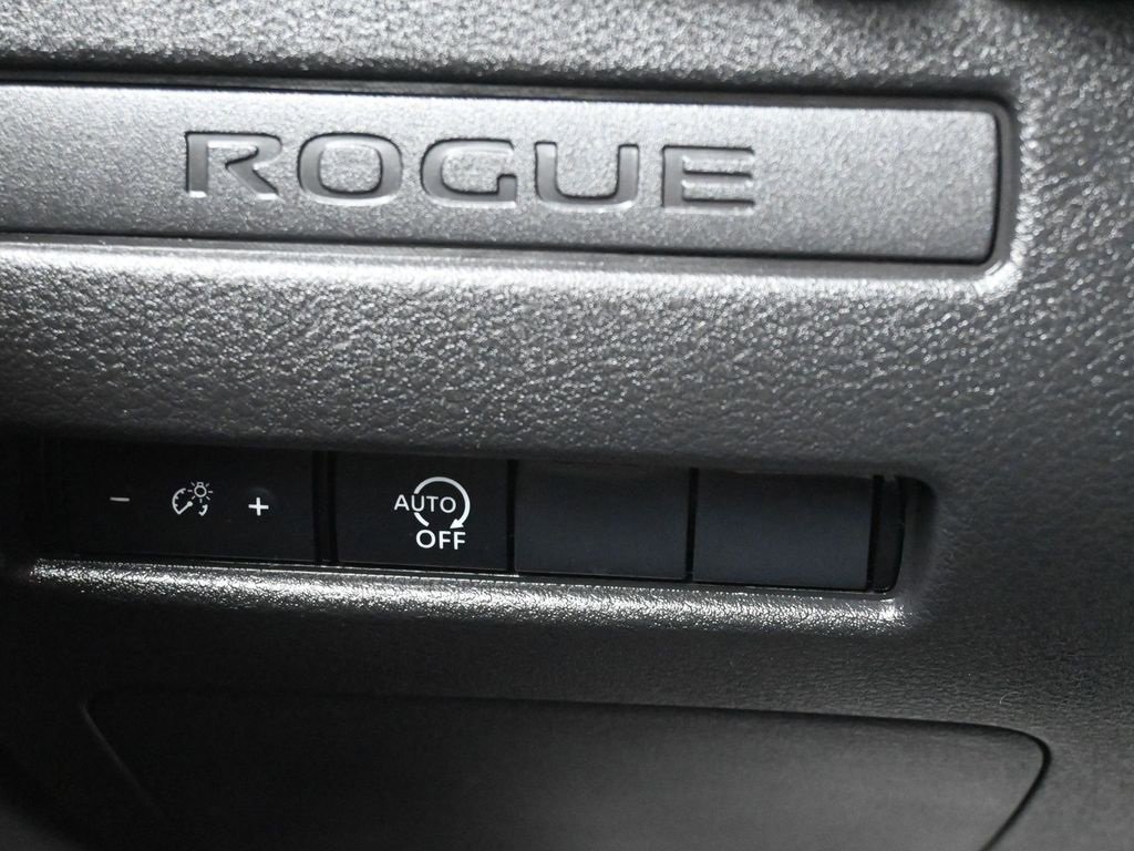 Used 2025 Nissan Rogue S image 23