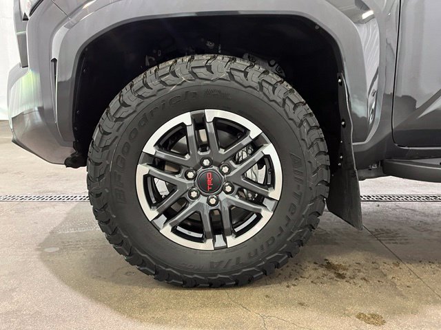 Used 2025 Toyota Tacoma TRD Sport AWD/4WD image 24