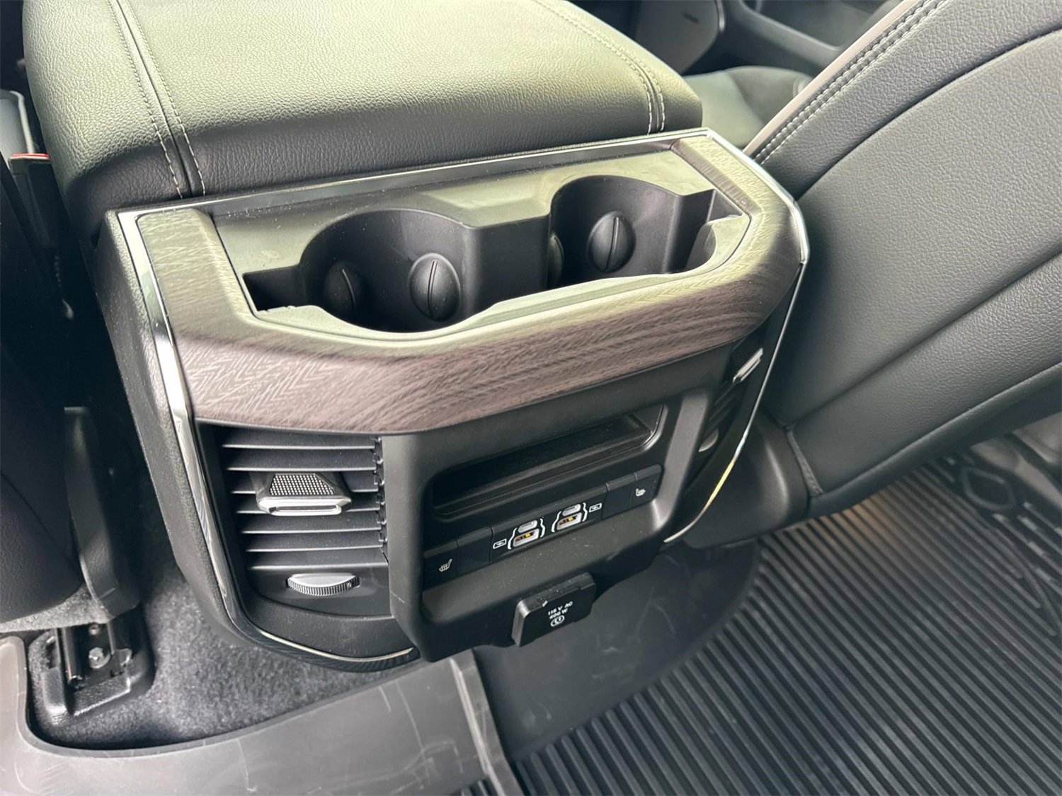 Used 2025 RAM 1500 Laramie w/ Night Edition image 16