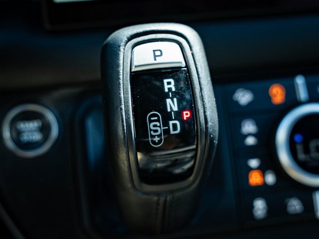 Used 2023 Land Rover Defender 130 X-Dynamic SE image 34