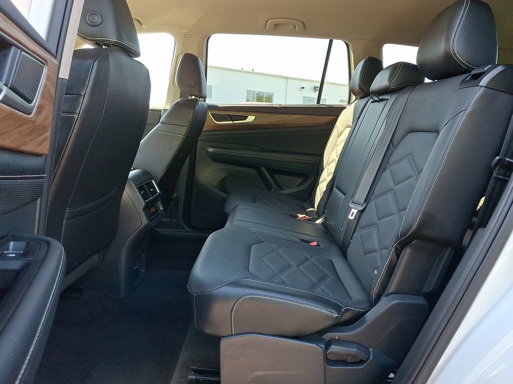 Used 2025 Volkswagen Atlas SE AWD/4WD image 11