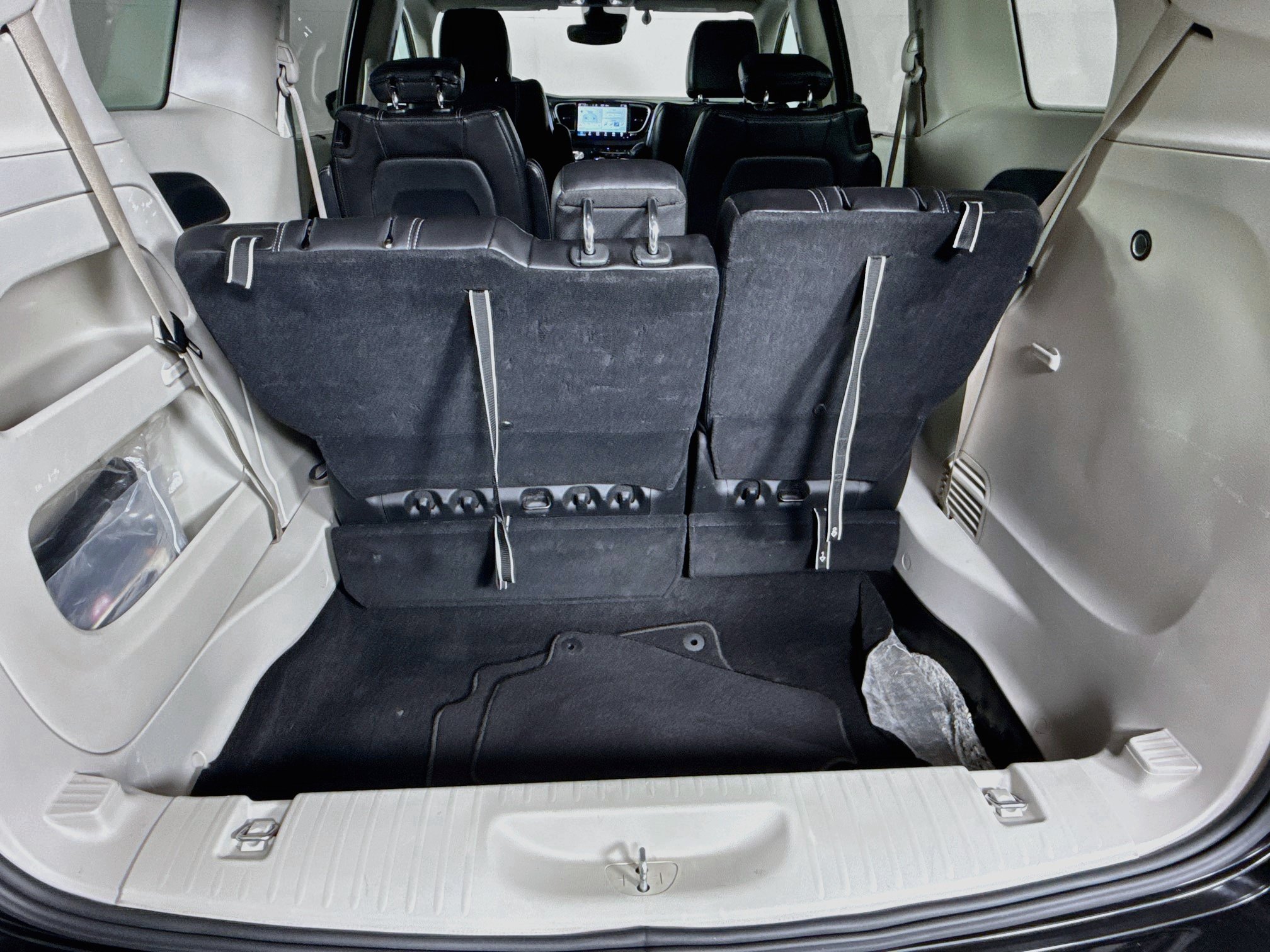 Used 2024 Chrysler Pacifica Touring-L FWD image 32