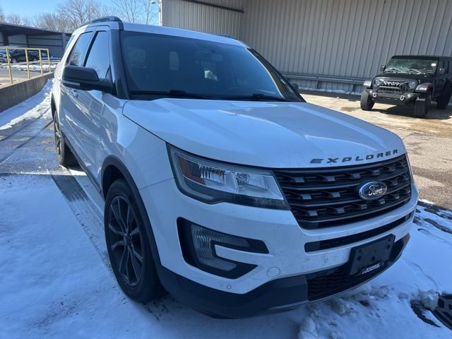 Used 2017 Ford Explorer XLT w/ Equipment Group 202A image 7