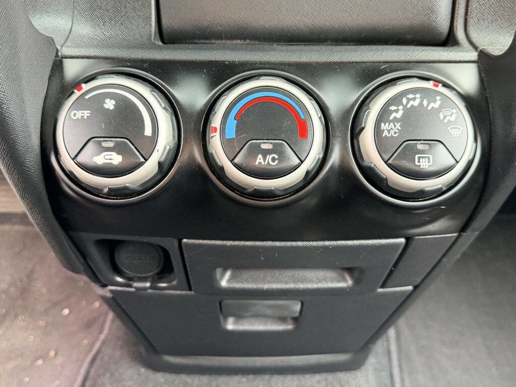 Used 2005 Honda CR-V LX image 17