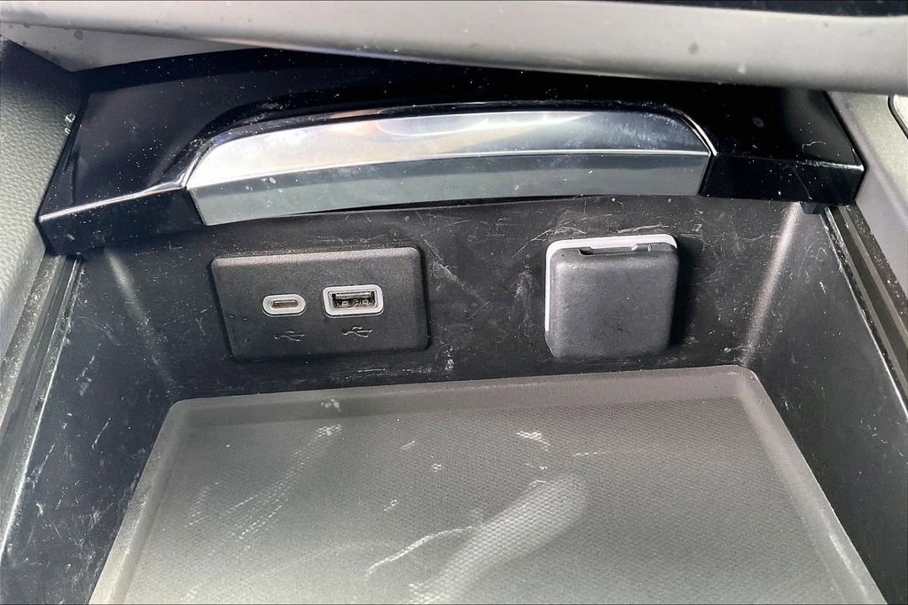Used 2023 Buick Envision Essence FWD image 16