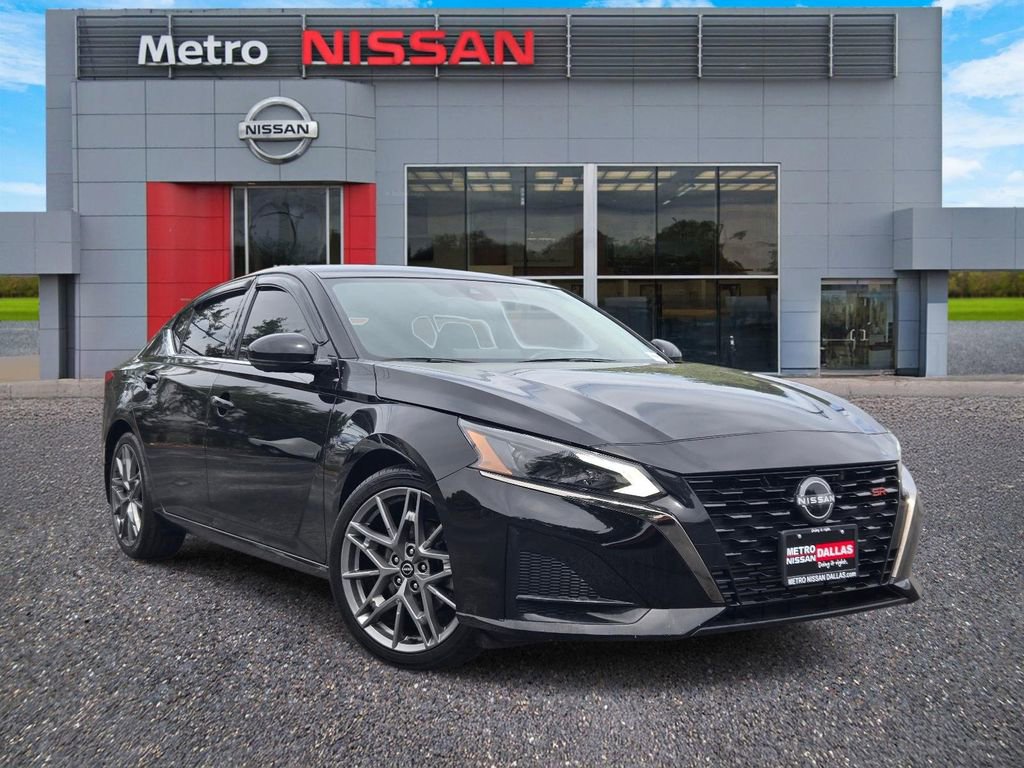 Certified 2024 Nissan Altima 2.0 SR image 1