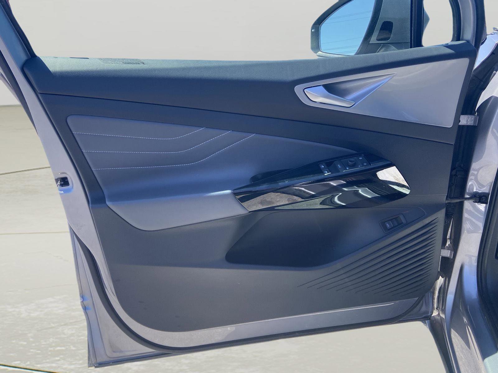 Used 2023 Volkswagen ID.4 Pro S AWD/4WD image 16