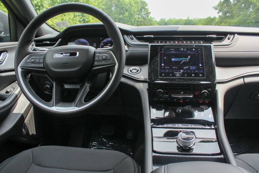 New 2025 Jeep Grand Cherokee L Laredo image 21