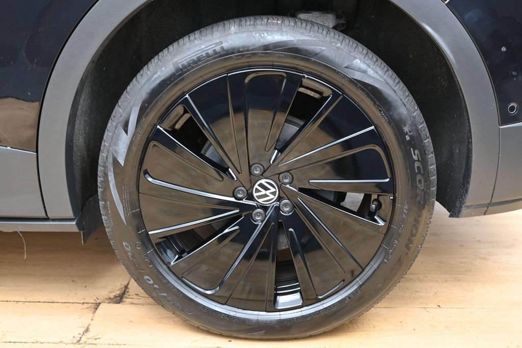 Used 2025 Volkswagen ID.4 Pro AWD/4WD image 12