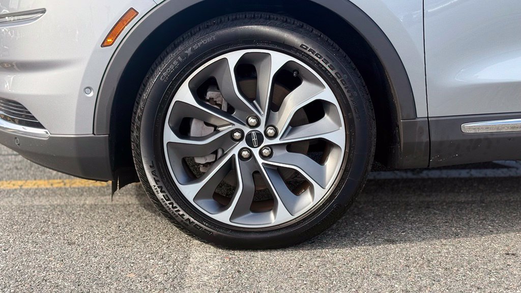 Used 2023 Lincoln Nautilus Reserve w/ Equipment Group 201A AWD/4WD image 2