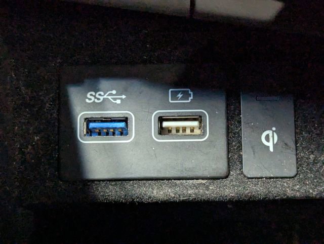 Used 2022 Genesis GV70 3.5T Sport image 17