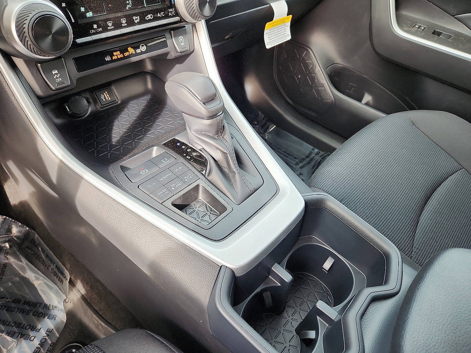 New 2025 Toyota RAV4 LE image 18