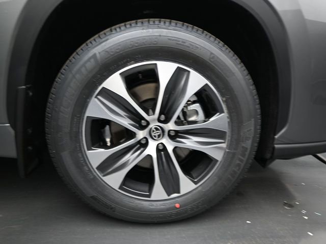 Used 2026 Toyota Highlander XLE image 18