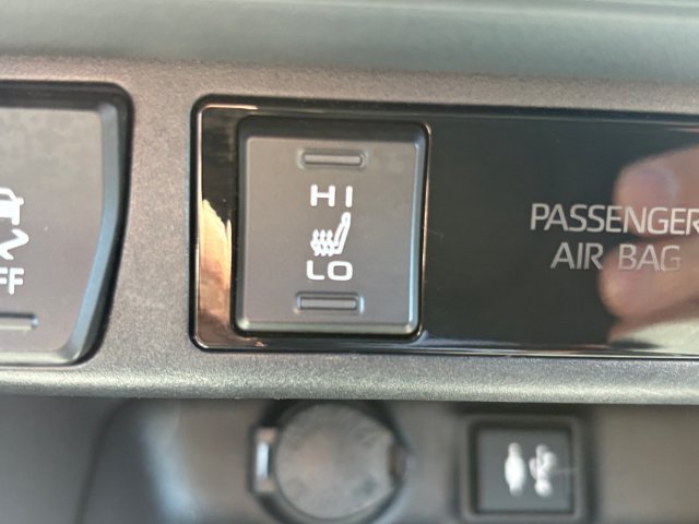 Used 2019 Toyota RAV4 XLE w/ Convenience Package AWD/4WD image 18