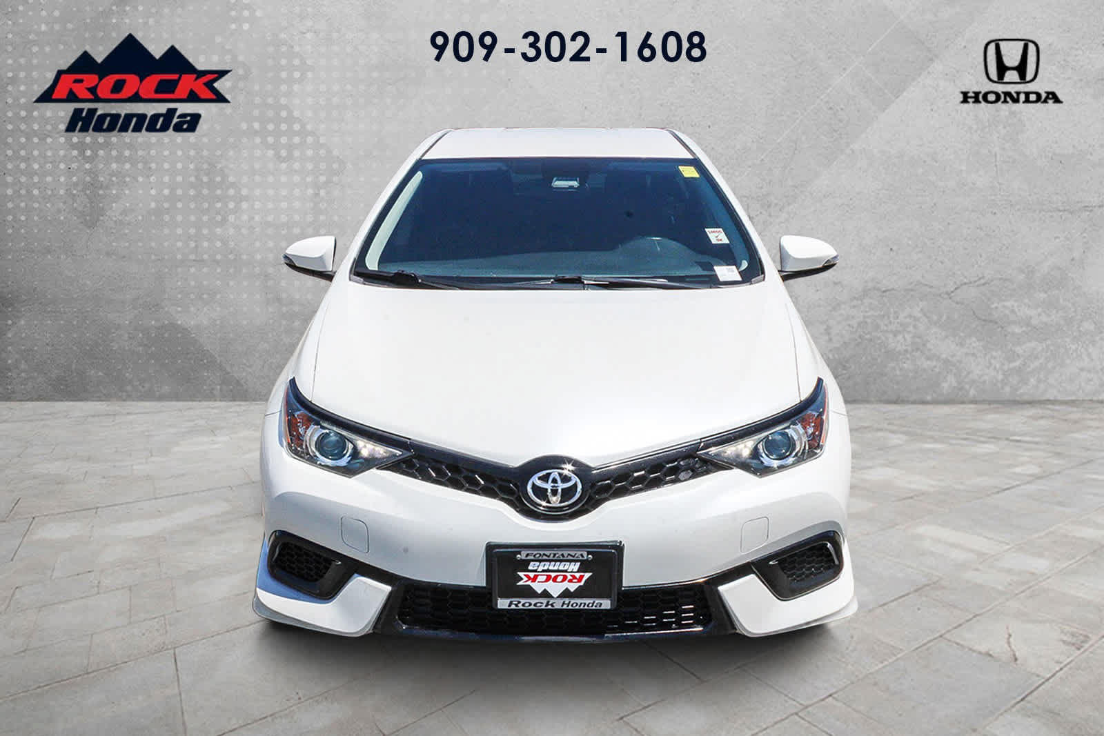 Used 2017 Toyota Corolla iM w/ Carpet Mat Package FWD image 2