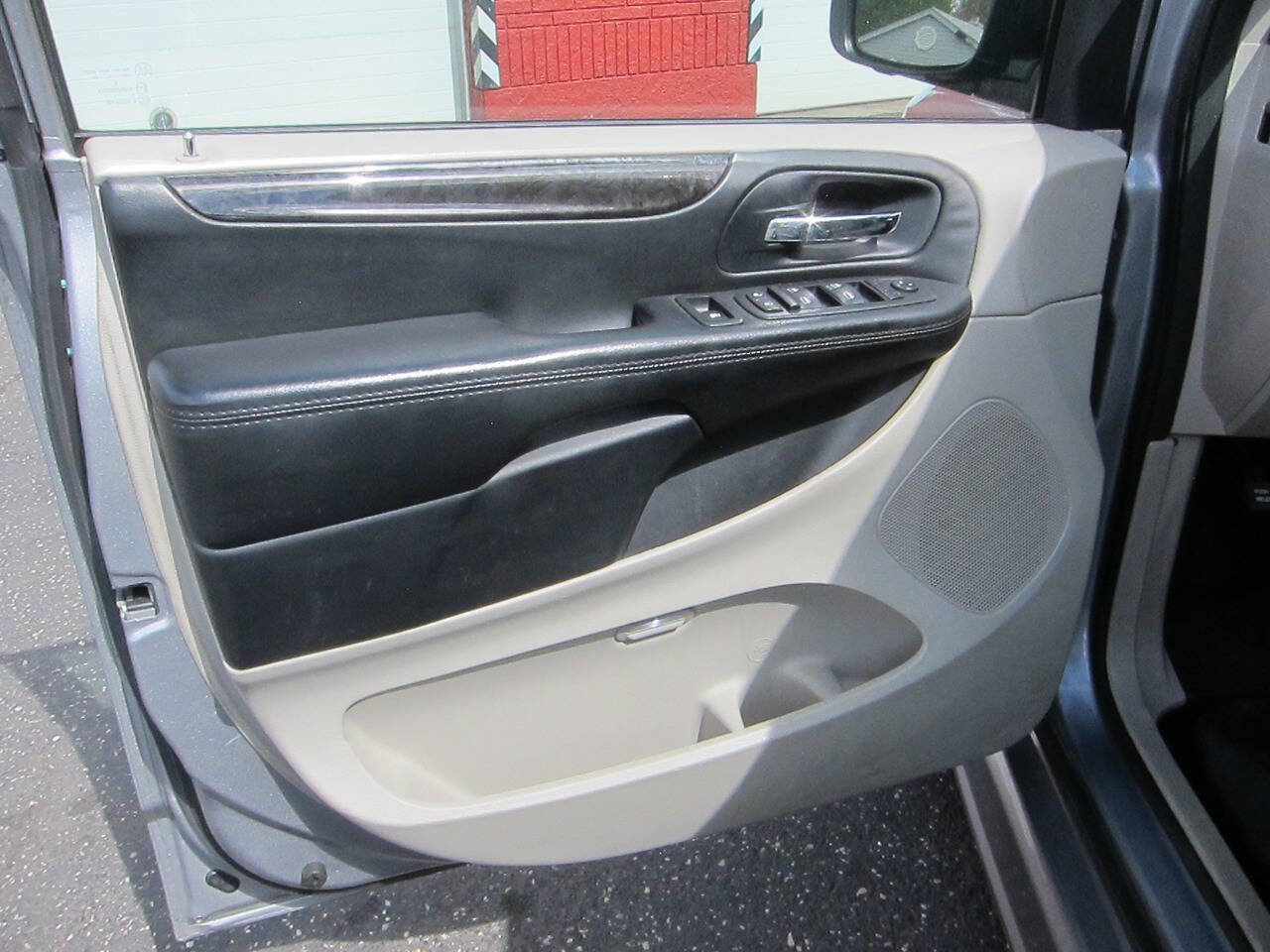 Used 2015 Dodge Grand Caravan SE w/ Quick Order Package 29E SE FWD image 12