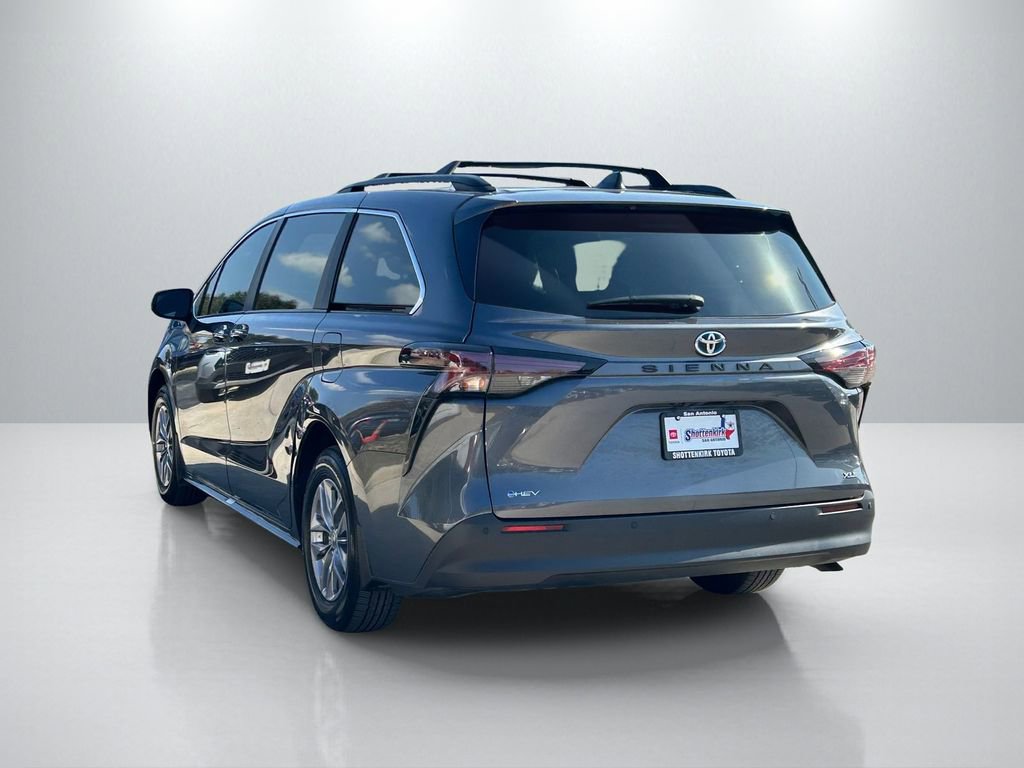 Used 2025 Toyota Sienna XLE image 7
