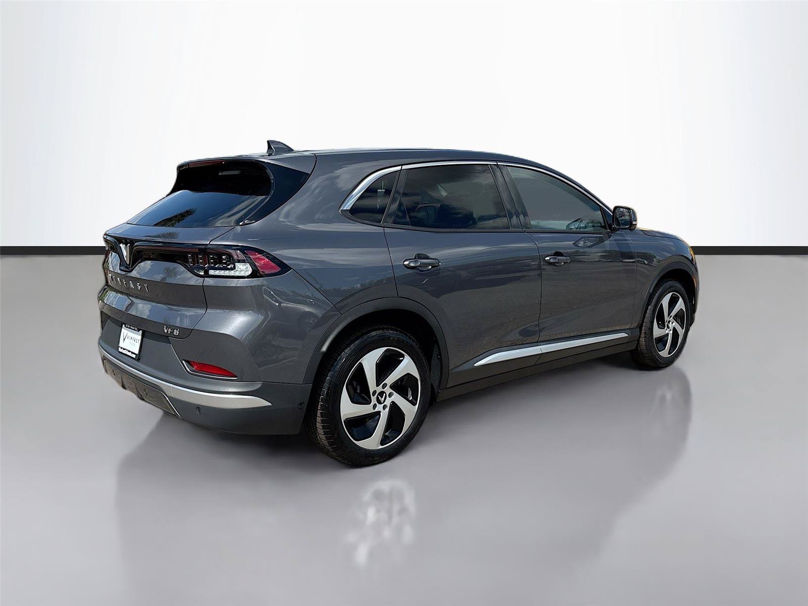 New 2025 VinFast VF 8 Eco AWD/4WD image 7