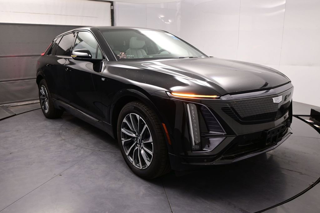 Used 2025 Cadillac Lyriq Sport AWD/4WD image 2